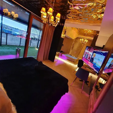 Ramka & Restaurant & Wine Bar מלון דירות 3*
