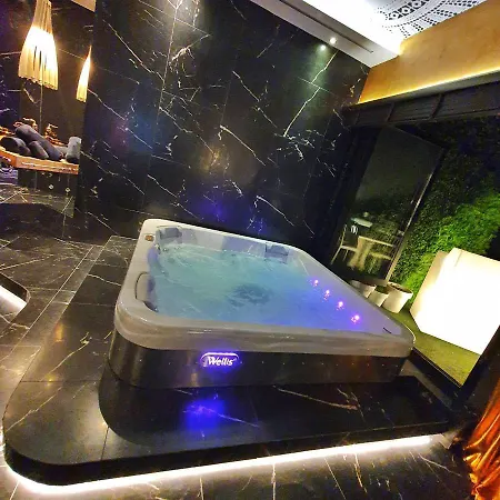 מלון דירות Ramka & Restaurant & Wine Bar 3*