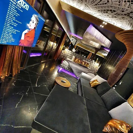 Ramka & Restaurant & Wine Bar מלון דירות 3*