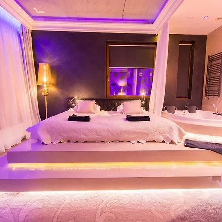 Ramka & Restaurant & Wine Bar מלון דירות 3*