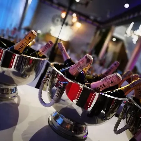 מלון דירות Ramka & Restaurant & Wine Bar