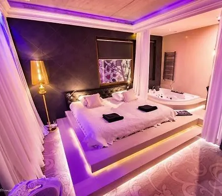 Hotel Ramka & Restaurant & Wine Bar Aparthotel