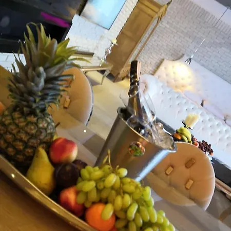 מלון דירות Ramka & Restaurant & Wine Bar 3*