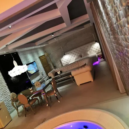 מלון דירות Ramka & Restaurant & Wine Bar פוזנן