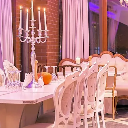Ramka & Restaurant & Wine Bar 아파트호텔