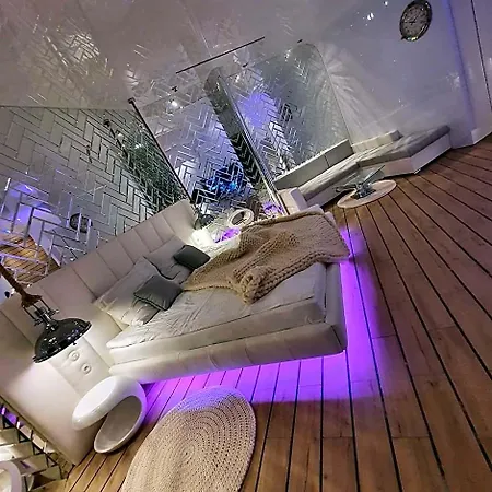 Ramka & Restaurant & Wine Bar 아파트호텔