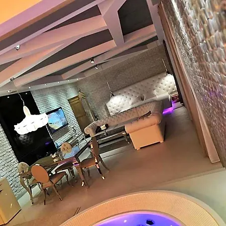 Ramka & Restaurant & Wine Bar 포즈난