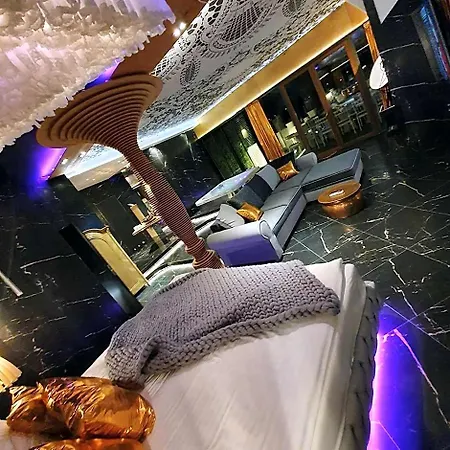 Ramka & Restaurant & Wine Bar 3* 포즈난