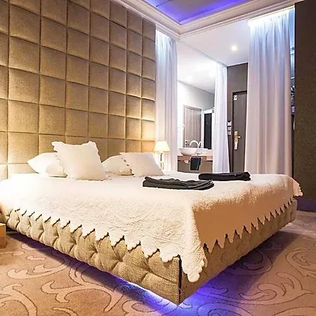 Ramka & Restaurant & Wine Bar 아파트호텔 3*