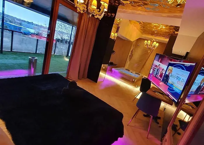 Ramka & Restaurant & Wine Bar 아파트호텔 3*